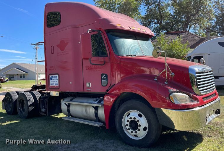 image for item NX9772 2006 Freightliner Columbia  semi truck