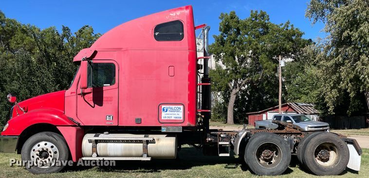 image for item NX9772 2006 Freightliner Columbia  semi truck