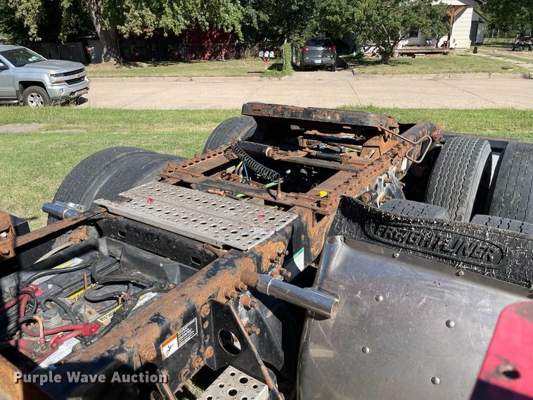 image for item NX9772 2006 Freightliner Columbia  semi truck