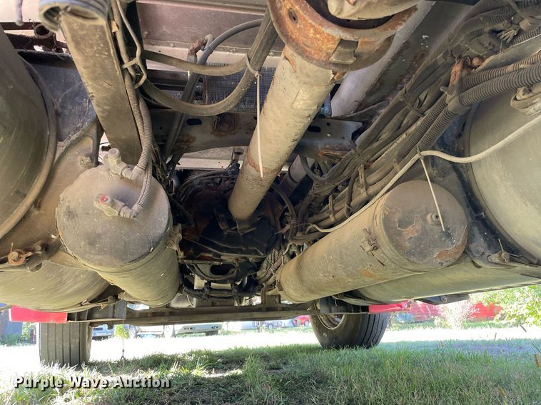 image for item NX9772 2006 Freightliner Columbia  semi truck