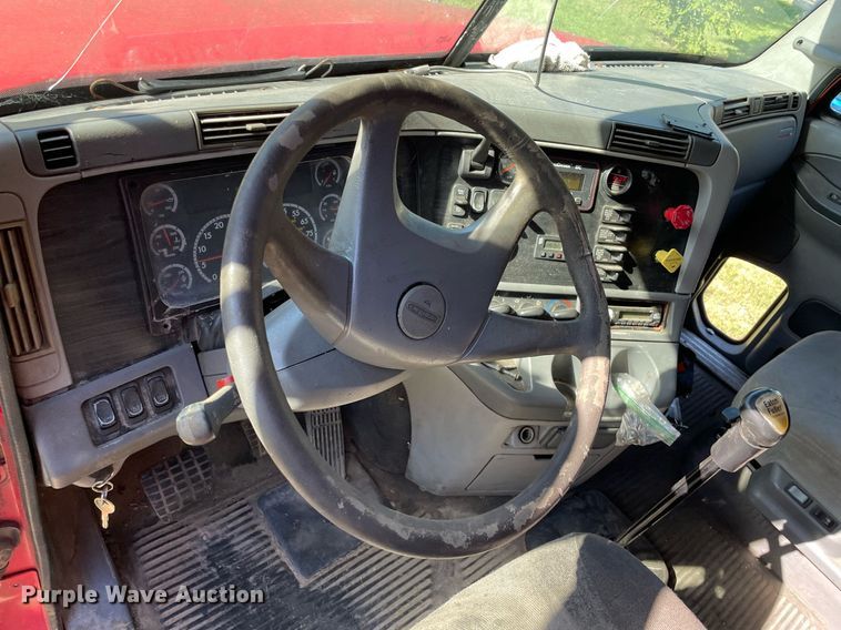 image for item NX9772 2006 Freightliner Columbia  semi truck