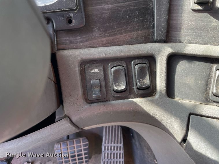 image for item NX9772 2006 Freightliner Columbia  semi truck