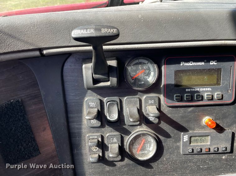 image for item NX9772 2006 Freightliner Columbia  semi truck