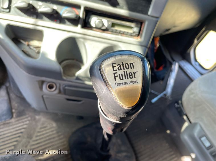 image for item NX9772 2006 Freightliner Columbia  semi truck