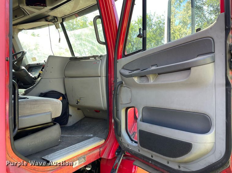 image for item NX9772 2006 Freightliner Columbia  semi truck