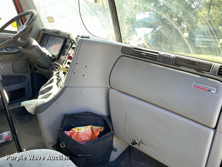 image for item NX9772 2006 Freightliner Columbia  semi truck