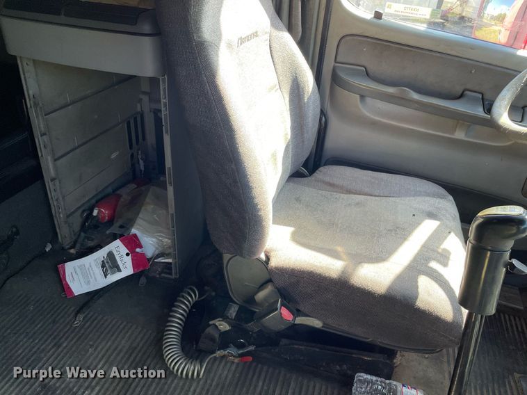 image for item NX9772 2006 Freightliner Columbia  semi truck