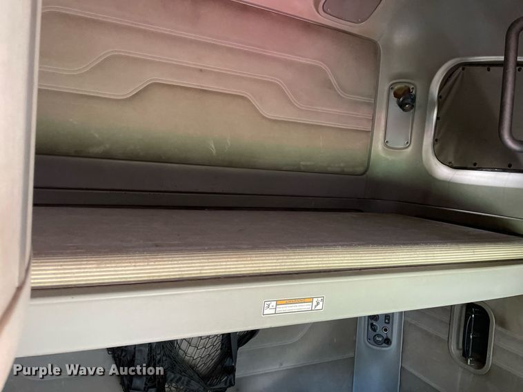 image for item NX9772 2006 Freightliner Columbia  semi truck