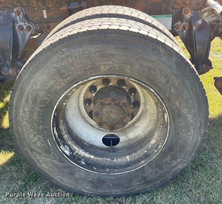 image for item NX9772 2006 Freightliner Columbia  semi truck