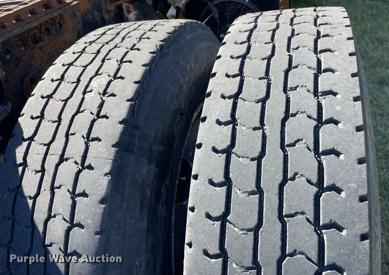 image for item NX9772 2006 Freightliner Columbia  semi truck