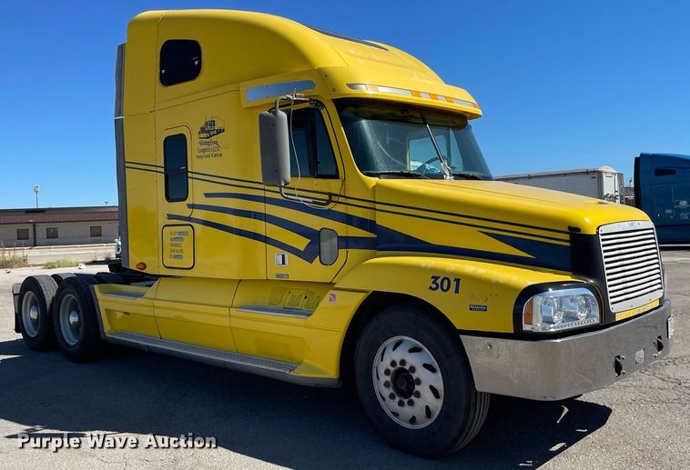 image for item NX9777 2004 Freightliner Century Class S/T  semi truck