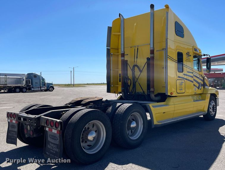 image for item NX9777 2004 Freightliner Century Class S/T  semi truck