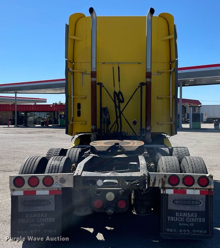 image for item NX9777 2004 Freightliner Century Class S/T  semi truck