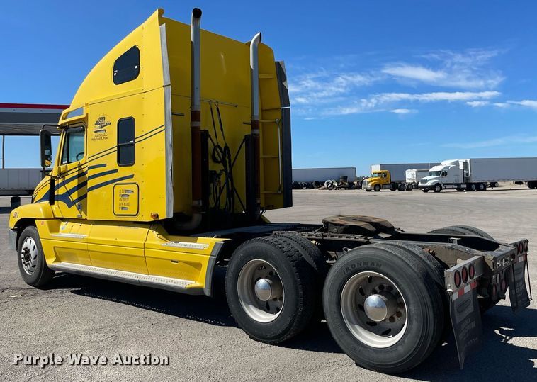 image for item NX9777 2004 Freightliner Century Class S/T  semi truck