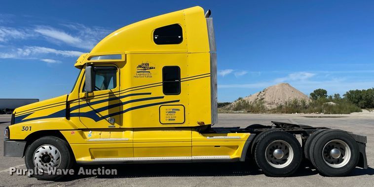 image for item NX9777 2004 Freightliner Century Class S/T  semi truck