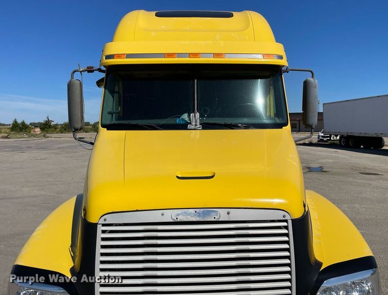 image for item NX9777 2004 Freightliner Century Class S/T  semi truck