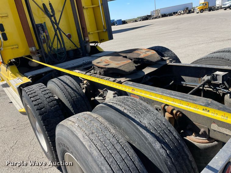 image for item NX9777 2004 Freightliner Century Class S/T  semi truck