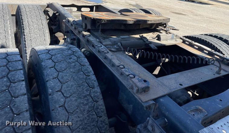 image for item NX9777 2004 Freightliner Century Class S/T  semi truck