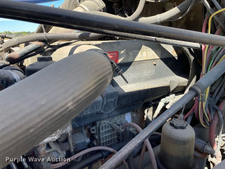 image for item NX9777 2004 Freightliner Century Class S/T  semi truck