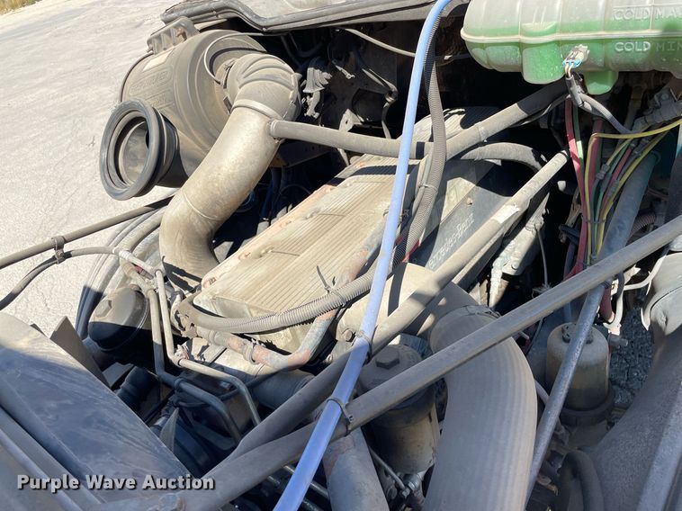 image for item NX9777 2004 Freightliner Century Class S/T  semi truck