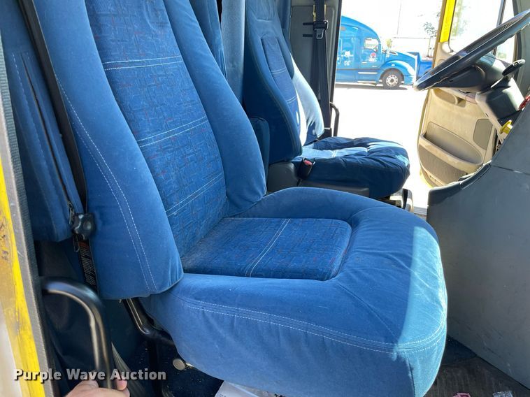 image for item NX9777 2004 Freightliner Century Class S/T  semi truck