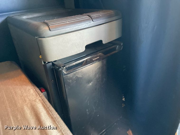 image for item NX9777 2004 Freightliner Century Class S/T  semi truck