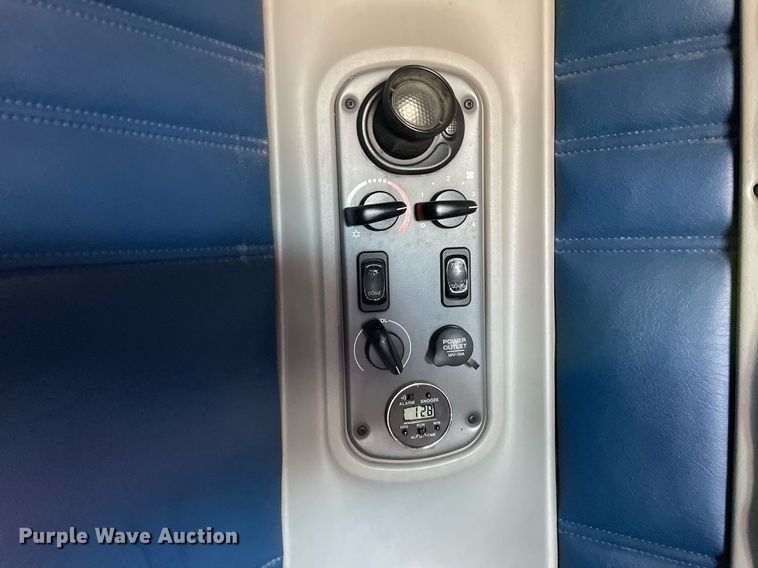 image for item NX9777 2004 Freightliner Century Class S/T  semi truck