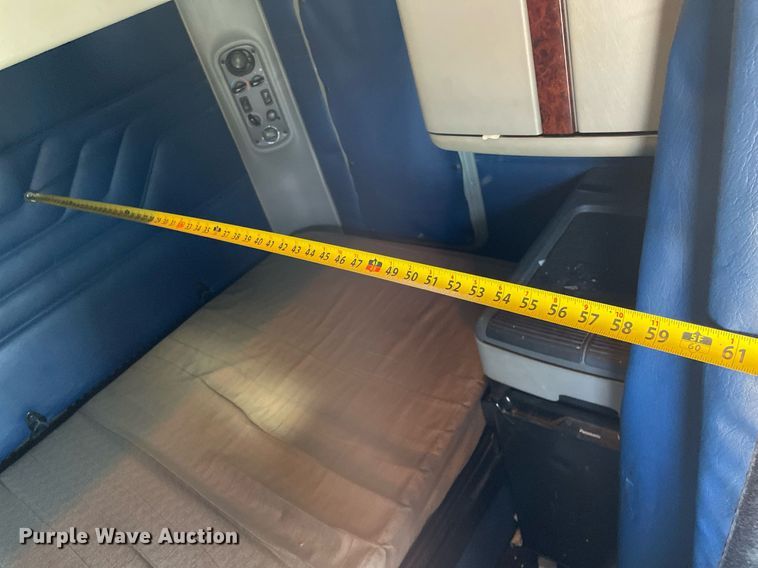 image for item NX9777 2004 Freightliner Century Class S/T  semi truck