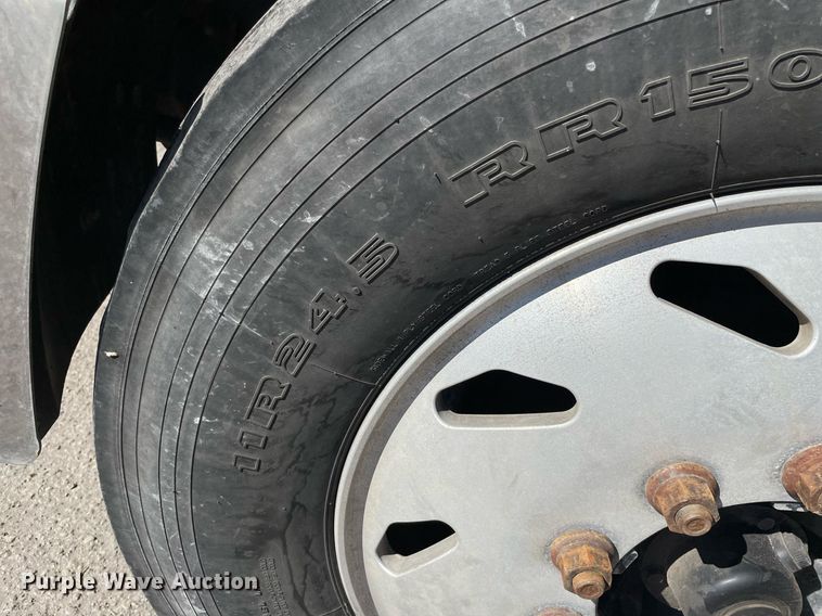 image for item NX9777 2004 Freightliner Century Class S/T  semi truck