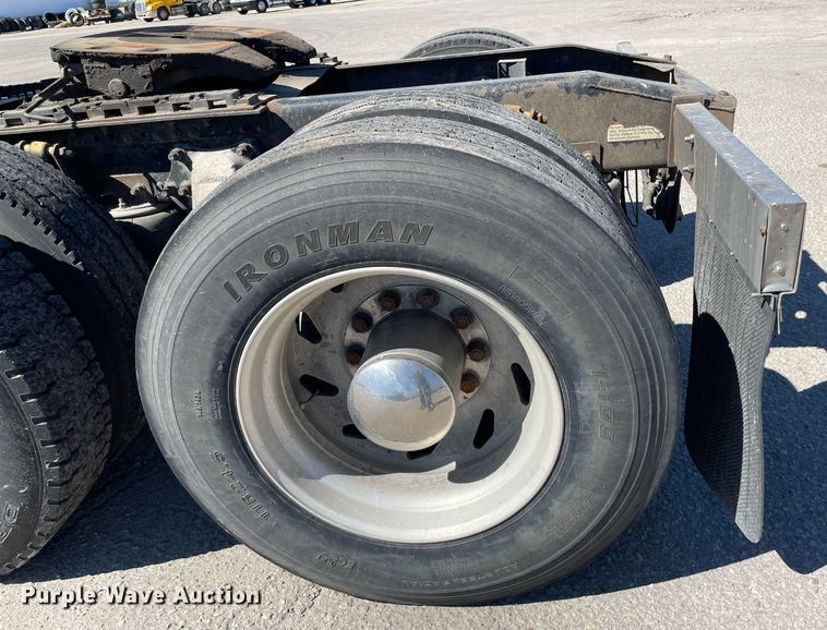 image for item NX9777 2004 Freightliner Century Class S/T  semi truck