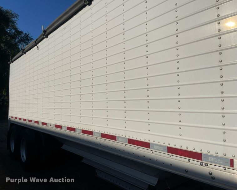 image for item NX9802 2017 Wilson DWH-650  grain trailer