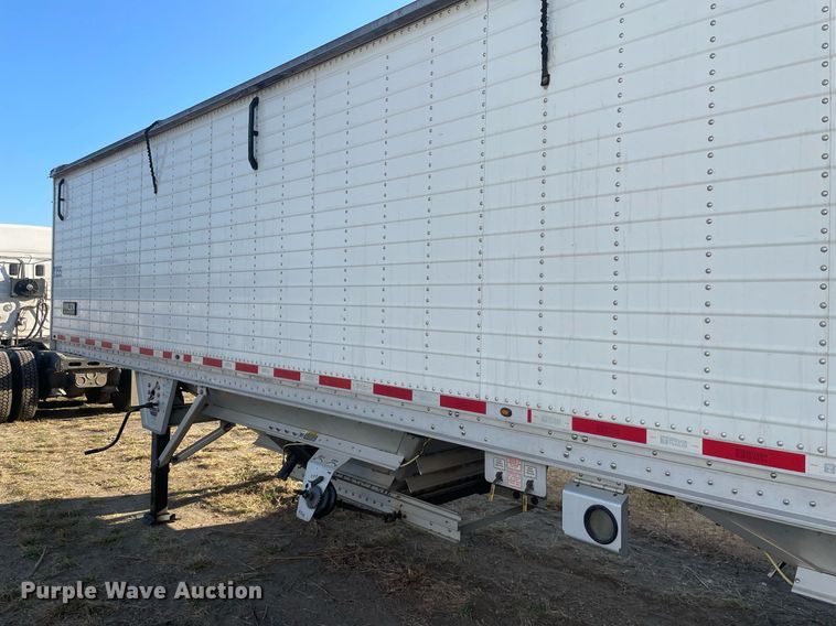 image for item NX9802 2017 Wilson DWH-650  grain trailer