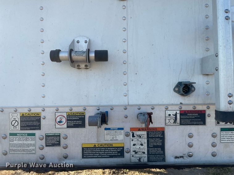 image for item NX9802 2017 Wilson DWH-650  grain trailer