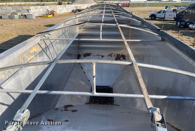 image for item NX9802 2017 Wilson DWH-650  grain trailer