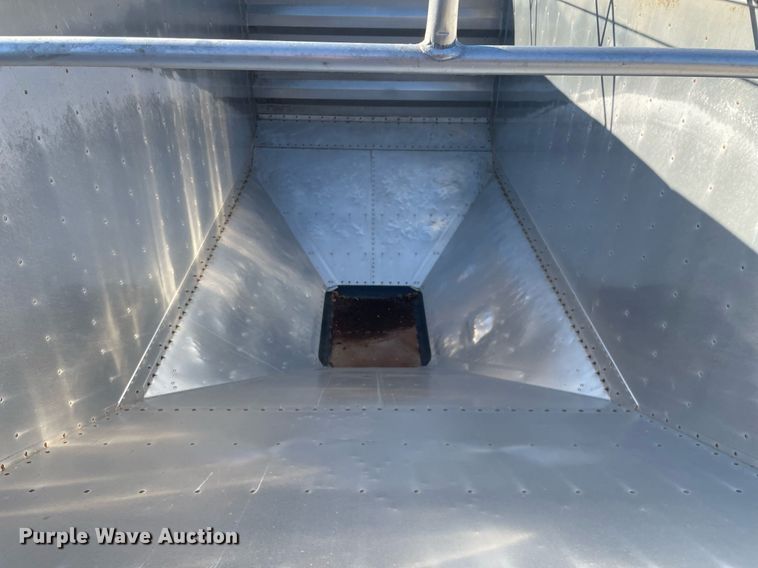 image for item NX9802 2017 Wilson DWH-650  grain trailer