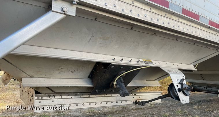 image for item NX9802 2017 Wilson DWH-650  grain trailer