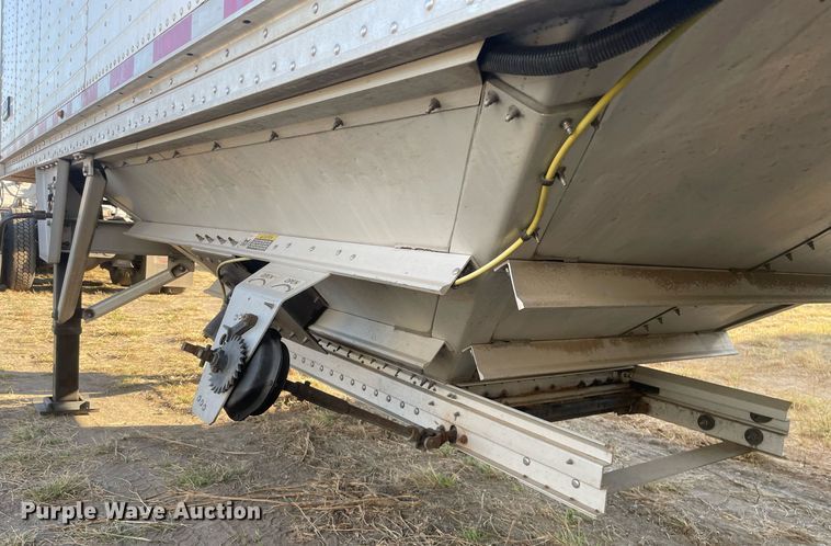 image for item NX9802 2017 Wilson DWH-650  grain trailer