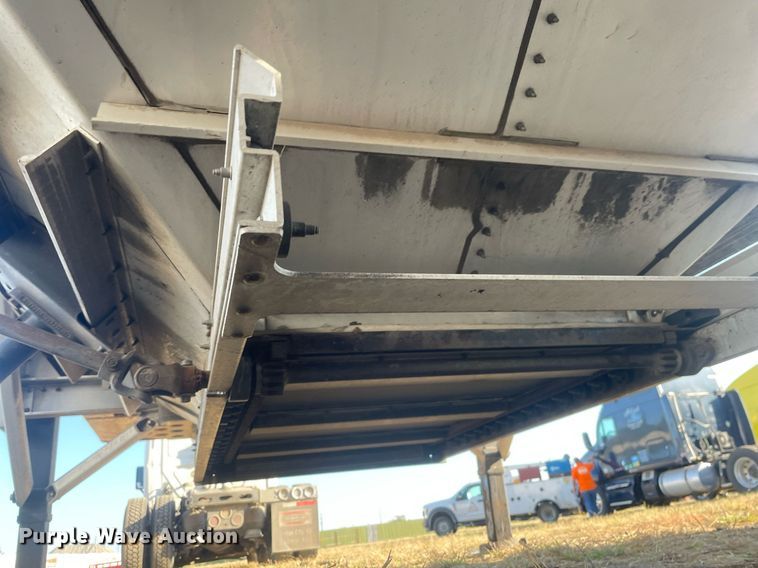 image for item NX9802 2017 Wilson DWH-650  grain trailer