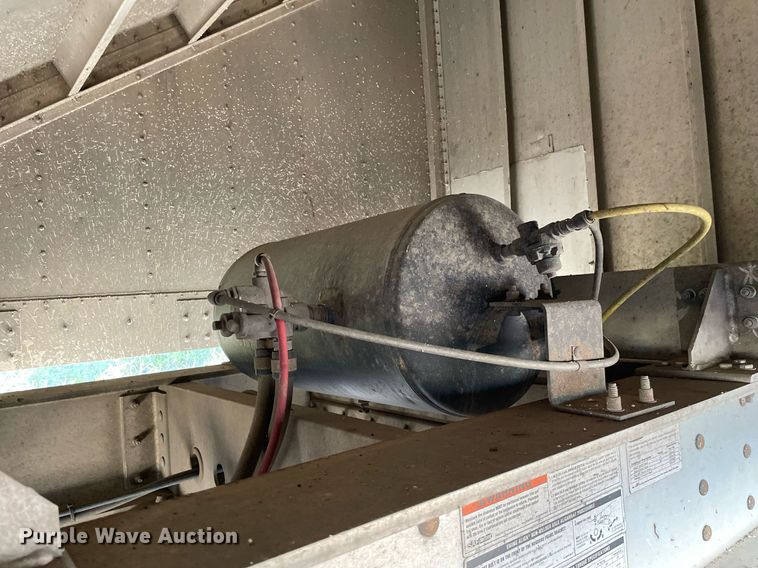 image for item NX9802 2017 Wilson DWH-650  grain trailer