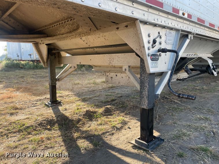 image for item NX9802 2017 Wilson DWH-650  grain trailer