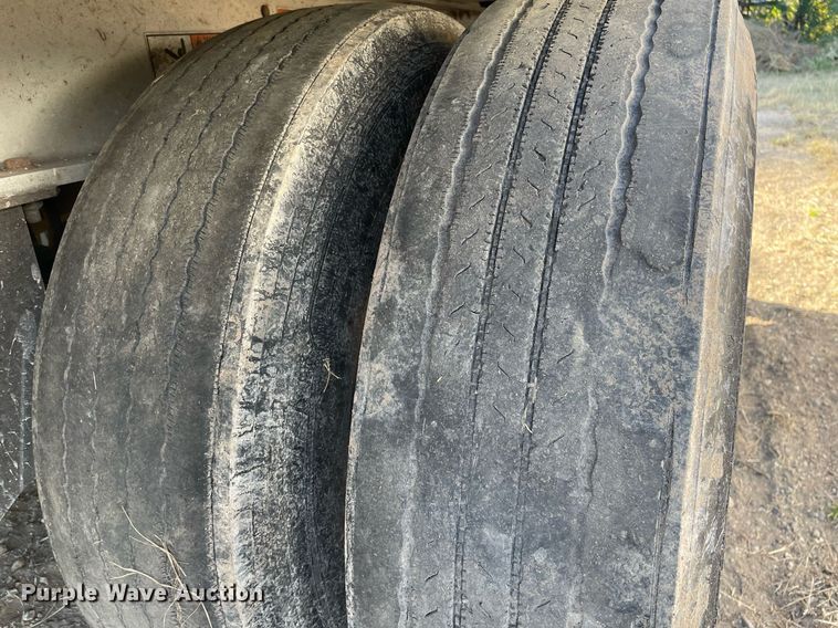 image for item NX9802 2017 Wilson DWH-650  grain trailer