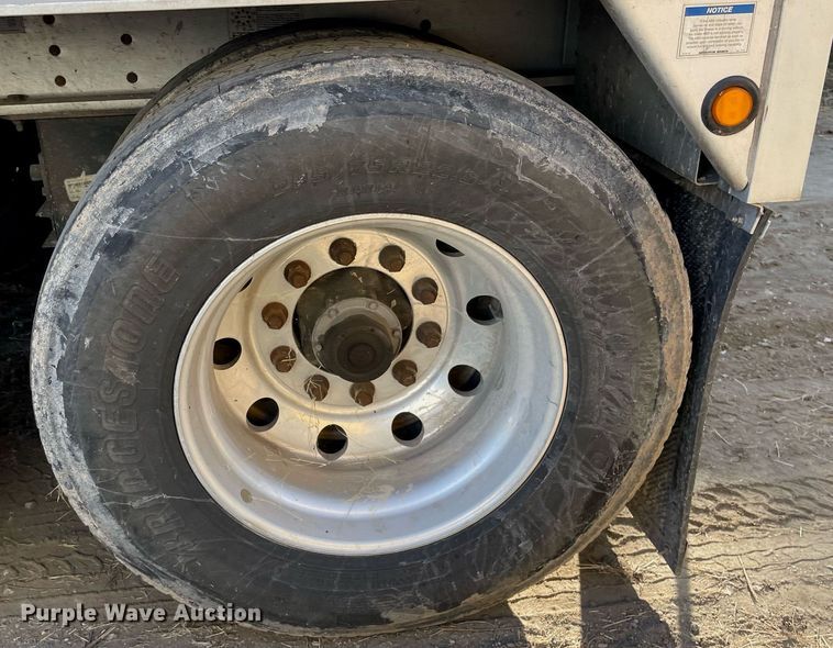 image for item NX9802 2017 Wilson DWH-650  grain trailer