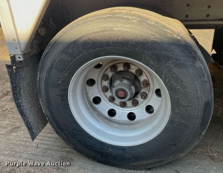 image for item NX9802 2017 Wilson DWH-650  grain trailer