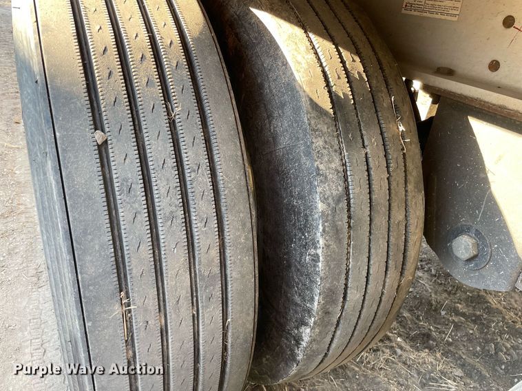 image for item NX9802 2017 Wilson DWH-650  grain trailer