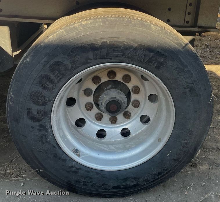 image for item NX9802 2017 Wilson DWH-650  grain trailer