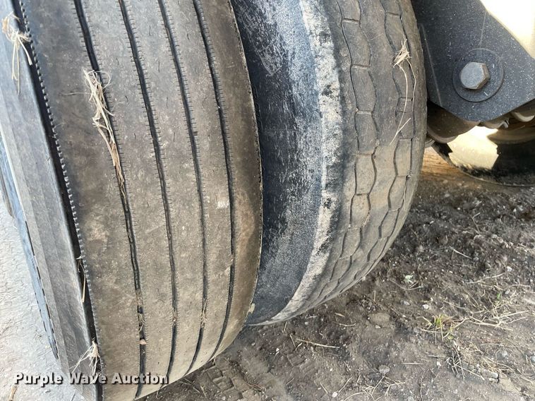 image for item NX9802 2017 Wilson DWH-650  grain trailer