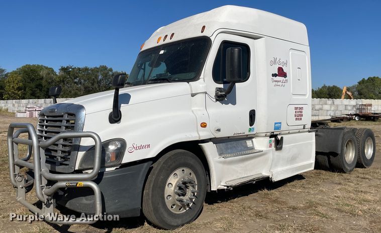 image for item NX9803 2014 Freightliner Cascadia  semi truck