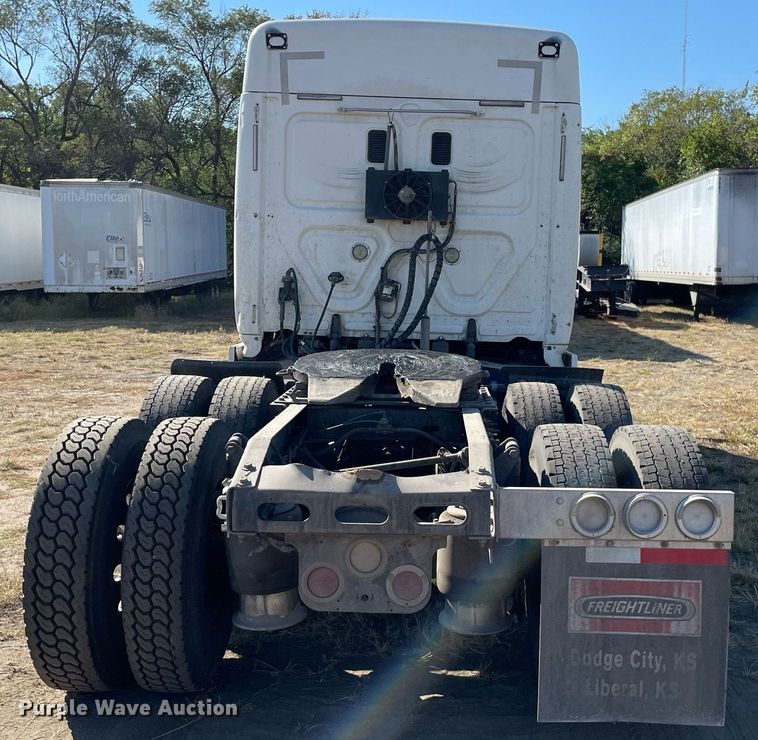 image for item NX9803 2014 Freightliner Cascadia  semi truck