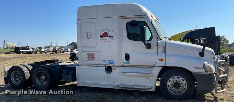 image for item NX9803 2014 Freightliner Cascadia  semi truck