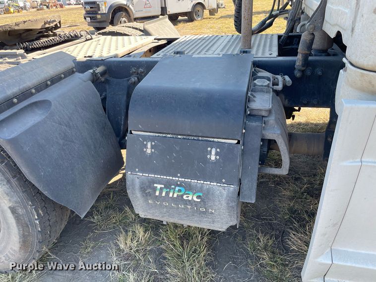 image for item NX9803 2014 Freightliner Cascadia  semi truck